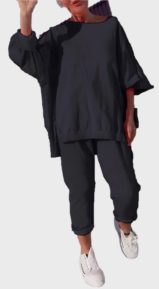 Set with Round Neckline