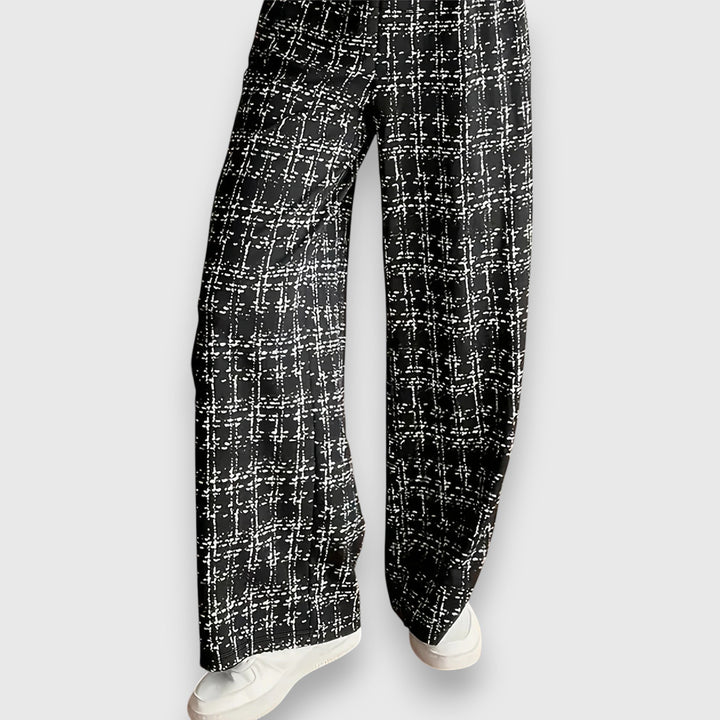 Two-Piece Set with V-Neck and Matching Trousers